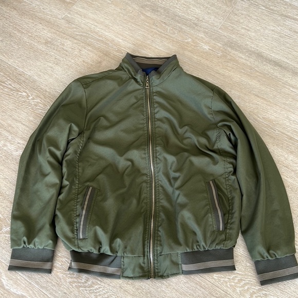 Army Green Bomber Jacket, Men’s size Small! Like New - Picture 3 of 10